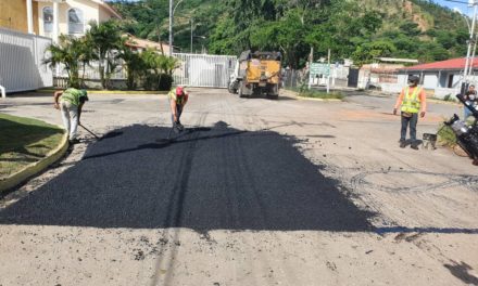 A través del Plan de Bacheo en tu Comunidad han sido colocadas más de 2 mil 500 toneladas de asfalto  
