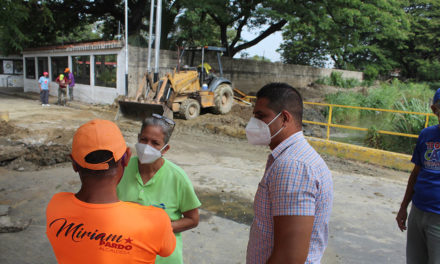 Alcaldía del municipio Sucre rehabilita tubería de aguas servidas del sector Blandín de Cagua