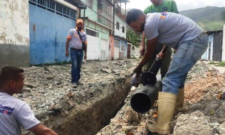 Gobierno Bolivariano sustituyó  90 metros de colectores de aguas servidas en El Consejo