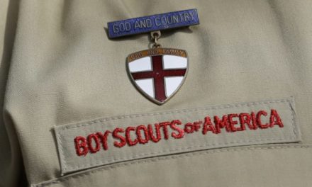La organización Boy Scouts pagarán millonaria suma a víctimas de abuso sexual