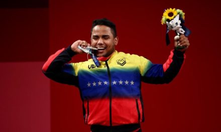 Pesista venezolano Keydomar Vallenilla alcanzó segunda medalla de Plata en Tokio
