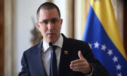 Canciller Arreaza: Miembros del partido Demócrata exigen a Biden levantamiento de sanciones a Venezuela