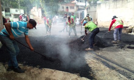 Durante el mes de julio se colocaron más de 390 toneladas de asfalto en Revenga