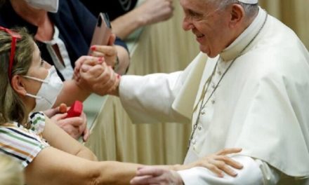 Papa Francisco denuncia la esclavitud de las mujeres y la desigualdad de género