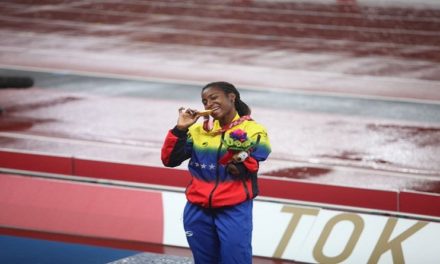 ¡LA REINA DE LA VELOCIDAD! Zuliana Lisbeli Vera se proclama campeona en los 200m T47 al conquistar su segunda medalla de oro en los Juegos Paralímpicos Tokio 2020