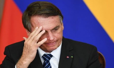 Acusan a Bolsonaro de “homicidio masivo”