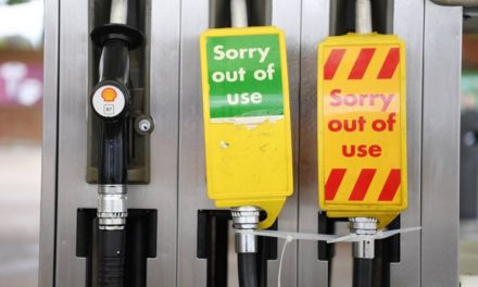 Reino Unido admite que desabastecimiento de combustible puede llegar hasta Navidades