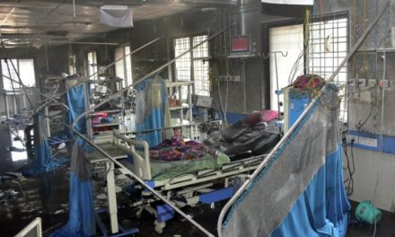 Al menos 11 muertos por el incendio en un hospital en la India