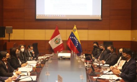 Venezuela y Perú establecen mecanismos en materia de protección a migrantes