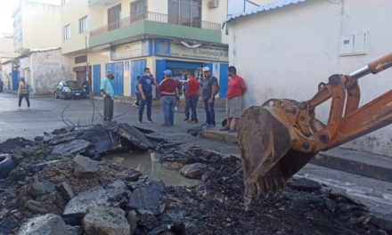 Alcaldía de Sucre atiende colapso de aguas servidas en el Casco Central de Cagua