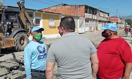 Alcaldía sustituye 118 metros de colectores de aguas servidas en la calle 29 de Manuelita Sáenz