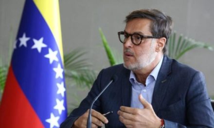 Canciller Plasencia insta a Bolsonaro autorizar Vuelta a la Patria desde Brasil