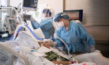 Estados Unidos rompe récord de hospitalizaciones por COVID-19