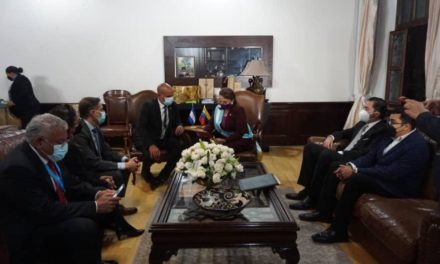 Delegación venezolana sostuvo encuentro con presidenta de Honduras