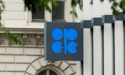 OPEP y No OPEP acuerdan aumentar la producción en 400.000 barriles diarios a partir de febrero