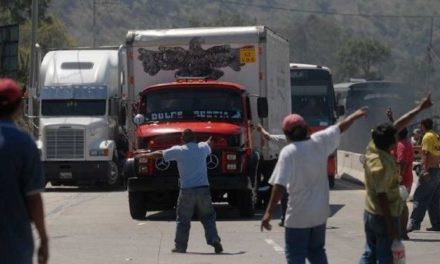 Transportistas inician paro nacional indefinido en Guatemala