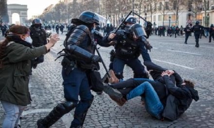 Confirman el arresto de un centenar de personas en París