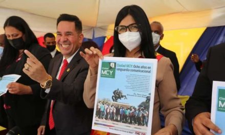 Gobernadora Karina Carpio felicitó al periódico Ciudad MCY en su 8vo aniversario