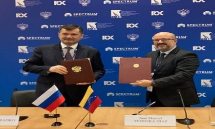 Venezuela y Rusia firman acuerdo bilateral que ayudará a consolidar cooperación aeronáutica