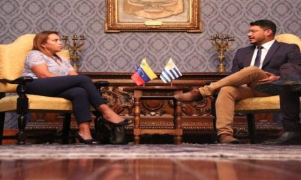 Venezuela y Uruguay intercambian impresiones sobre situación política regional