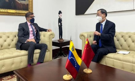 Canciller Félix Plasencia revisa agenda bilateral con embajador de China