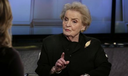 Fallece Madeleine Albright, la primera mujer en dirigir la diplomacia de EE.UU.