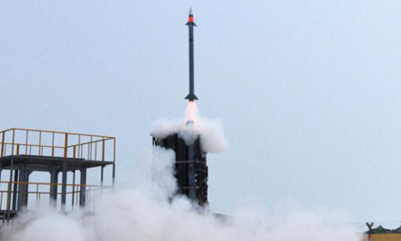 La India prueba un misil de defensa aérea