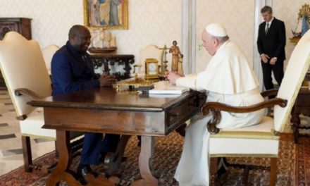 Papa Francisco sostiene encuentro con presidente de Burundi