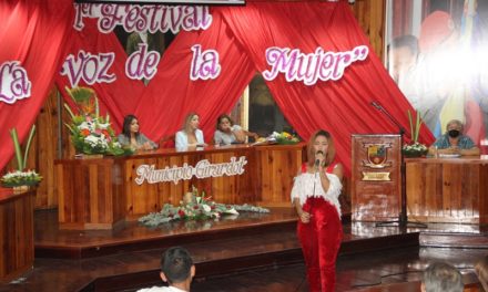 Primer Festival de la Voz de la Mujer rindió homenaje a 300 mujeres de Girardot