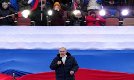 Putin asegura que está «evitando un genocidio» en Ucrania
