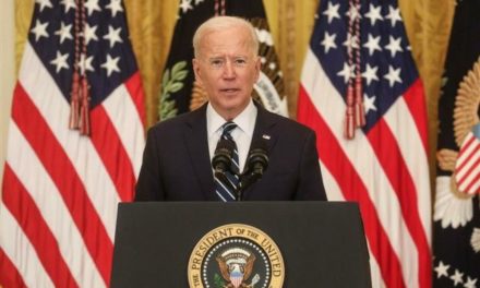Biden recibe críticas por mal manejo de crisis migratoria