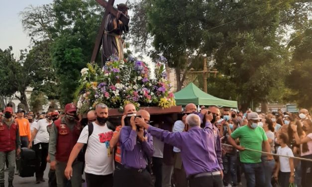 Cientos de feligreses asistieron a procesión del Nazareno con fe y devoción