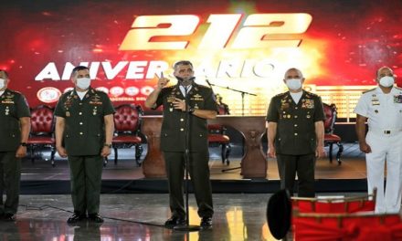FANB condecora a trabajadores y personal militar de Min Defensa en su 212 aniversario
