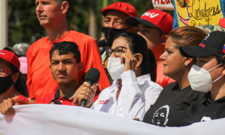 Gobernadora Karina Carpio encabezó caminata por 20 años del Rescate de la Dignidad Nacional