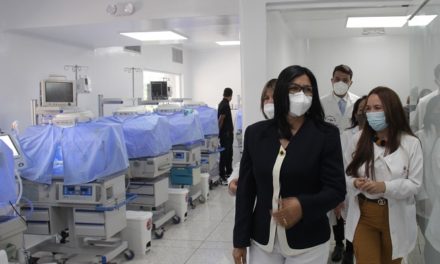 Gobernadora Karina Carpio inauguró Unidad de Cuidados Intensivos Neonatales en el HCM