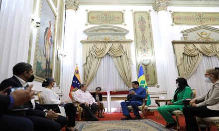 Presidente Maduro recibe en el Palacio de Miraflores a Primer Ministro de San Vicente y las Granadinas