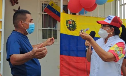 Gobernadora Karina Carpio hizo entrega de 15 viviendas en Guasimal