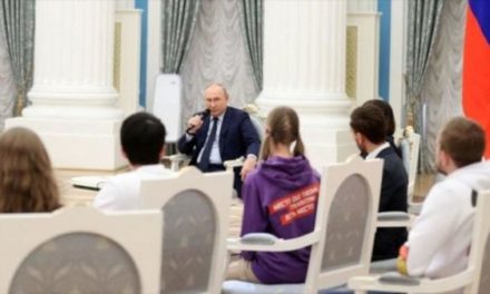 Presidente Putin afirma que Rusia busca restaurar la paz en Donbas