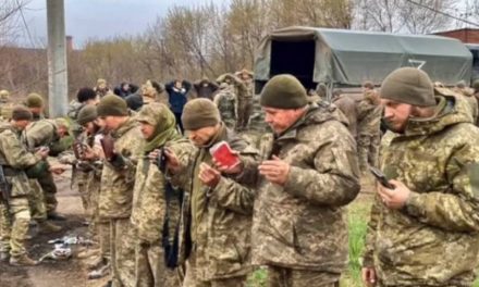 Más de mil militares ucranianos se rindieron en Mariúpol, según Rusia