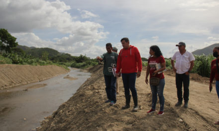 Realizan limpieza del río Tuy como plan preventivo de lluvias