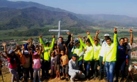 Rescatado Monumento de la Cruz en Municipio Revenga
