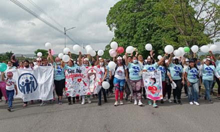 Enfermeras del municipio Sucre celebraron su día con una gran caminata