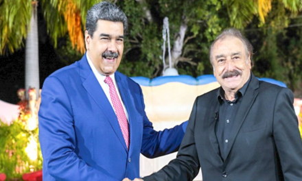 Maduro felicita a escritor español Ignacio Ramonet por su cumpleaños