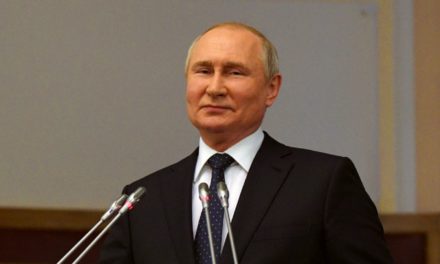 Putin advirtió que Rusia seguirá fortaleciendo su Ejército