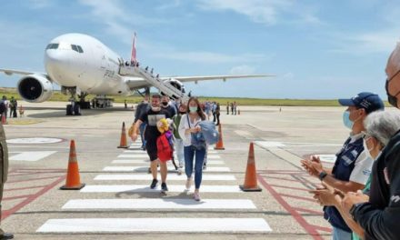 Arribó al país primer vuelo de la Operación Chárter Cuba-Venezuela
