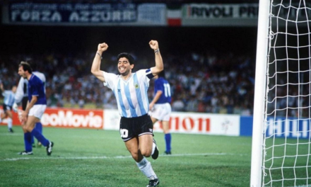 Italia y Argentina honran a Maradona en «la catedral del fútbol»