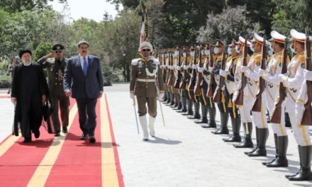 Presidente Maduro es recibido por su homólogo iraní Ebrahim Raisi