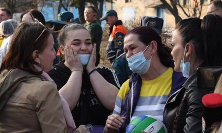 Rusia evacúa a 30.000 personas de Ucrania y de Donbás