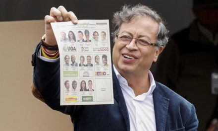 Candidato Gustavo Petro motiva el voto  para lograr cambio en Colombia