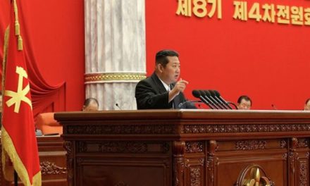 Líder norcoreano llama a reforzar capacidades defensivas del país